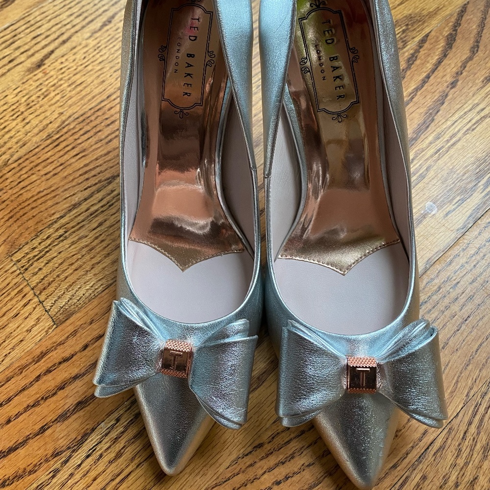 Ted Baker London Heels Silver Bow in size 38 - Picture 1 of 5